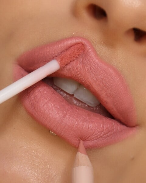 Revolution Lip Contour Kit Queen