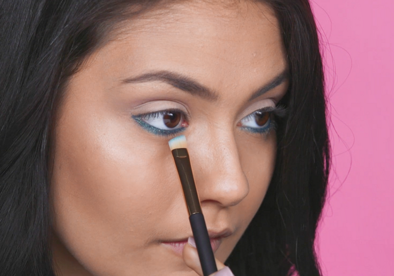 Green eyeliner 4
