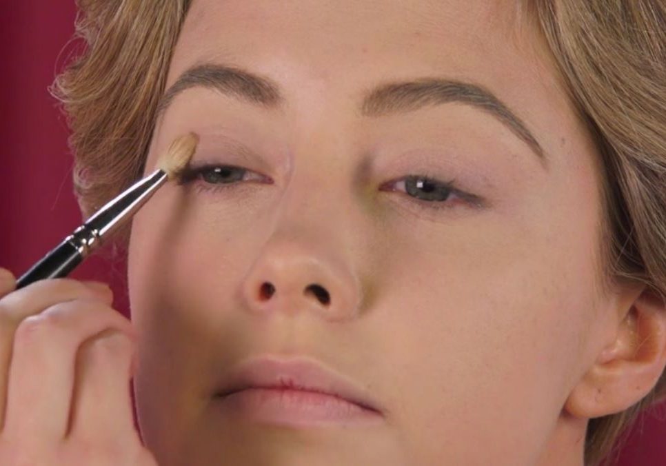 How to Modern 1920 Flapper Girl Makeup 1 (1)