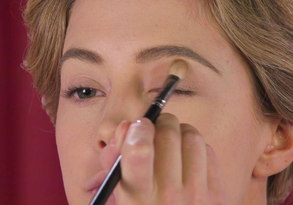 How to Modern 1920 Flapper Girl Makeup 1 (1)