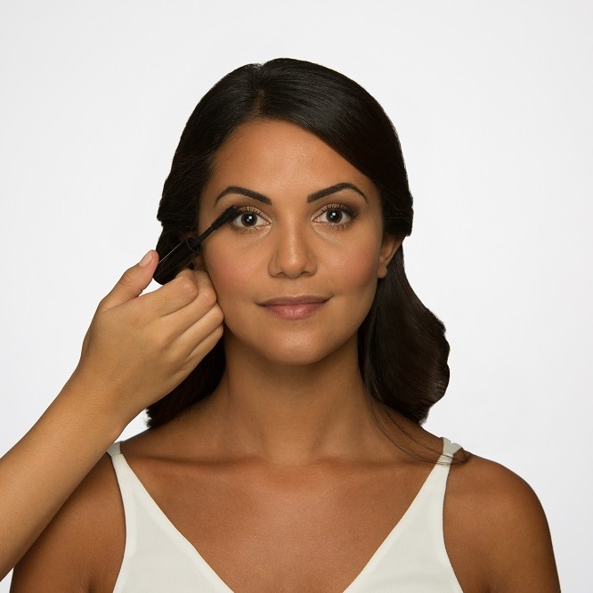 evergreen-make-up-tutorial-flawless-complexion-step-12-mascara