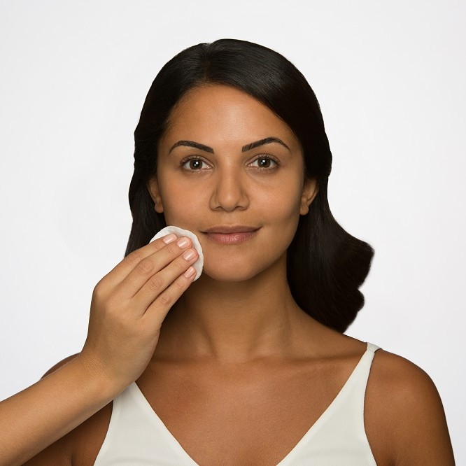 evergreen-make-up-tutorial-flawless-complexion-step-2-cleanse