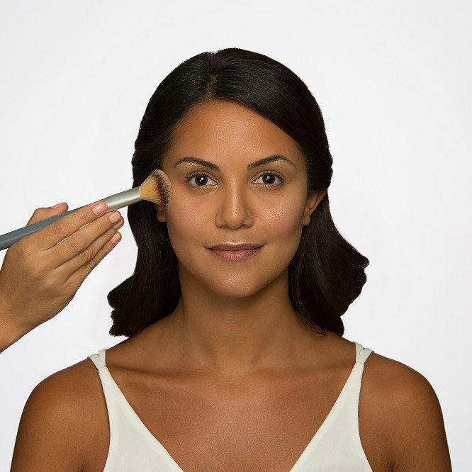 evergreen-make-up-tutorial-flawless-complexion-step-9-highlighter
